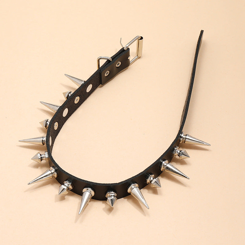 Collana Choker Punk Rock in Pelle Nera con Borchie e Punte