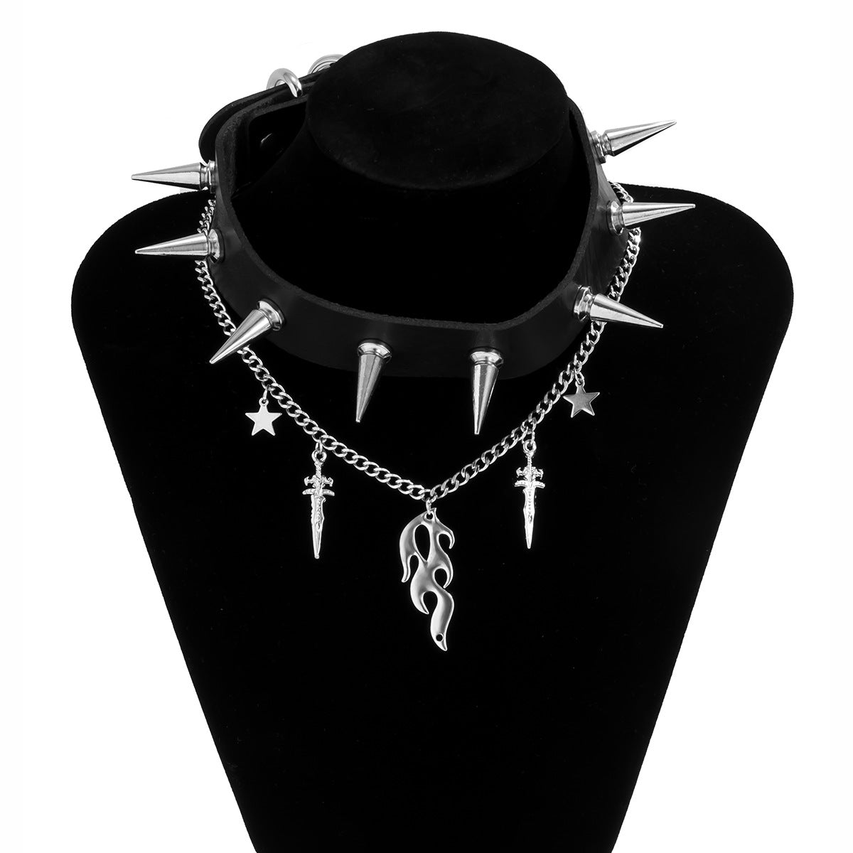 Set Choker con Borchie e Collana a Ciondoli