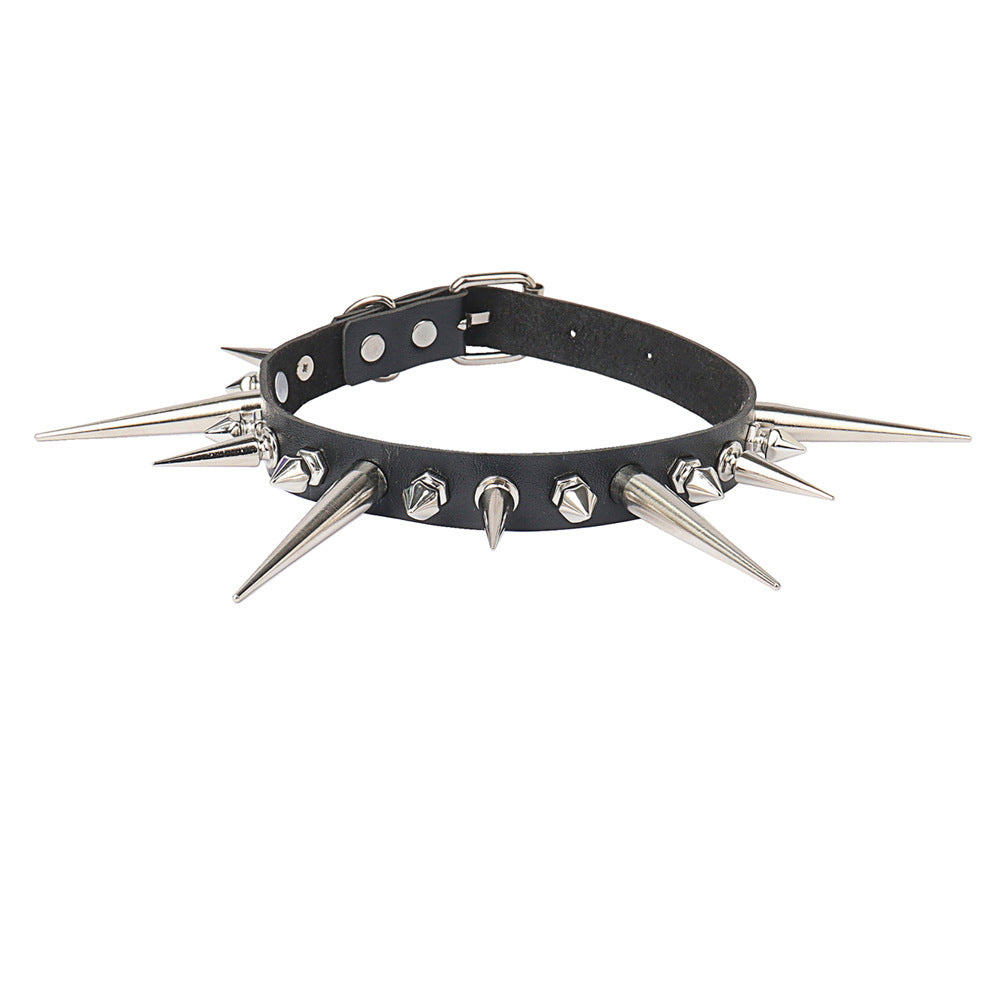 Collana Choker in Pelle Nera con Borchie Estreme