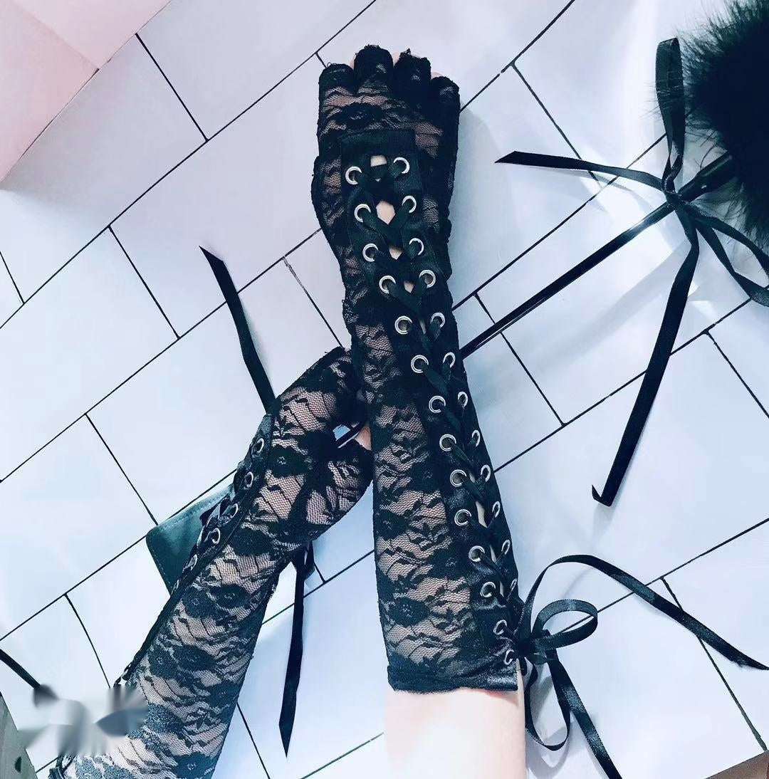 Guanti Lunghi in Pizzo Nero con Lacci e Occhielli