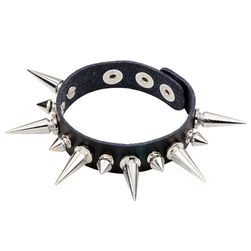 Bracciale Punk Rock in Pelle Nera con Borchie e Punte